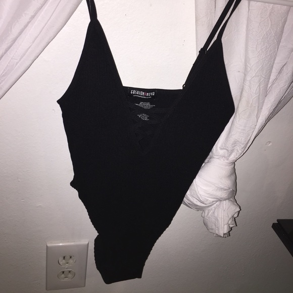 Black one piece - Picture 2 of 3